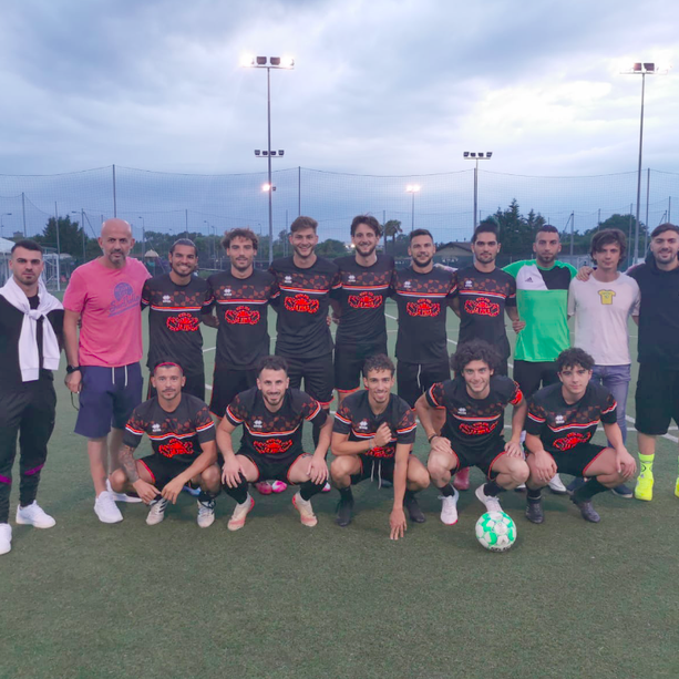 Vincono un torneo di calcio e donano il premio alla Lilt: ecco i giovani commercianti di Chivasso