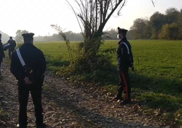 Mistero a Chivasso, trovato un cadavere in mezzo alla campagna