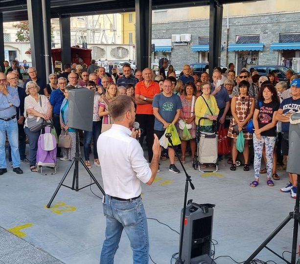 Pinerolo inaugura la nuova piazza Roma con protesta dei commercianti