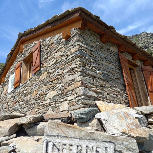 All’Alpe Infernet si inaugura il bivacco al crocevia di tre itinerari della Val d’Angrogna