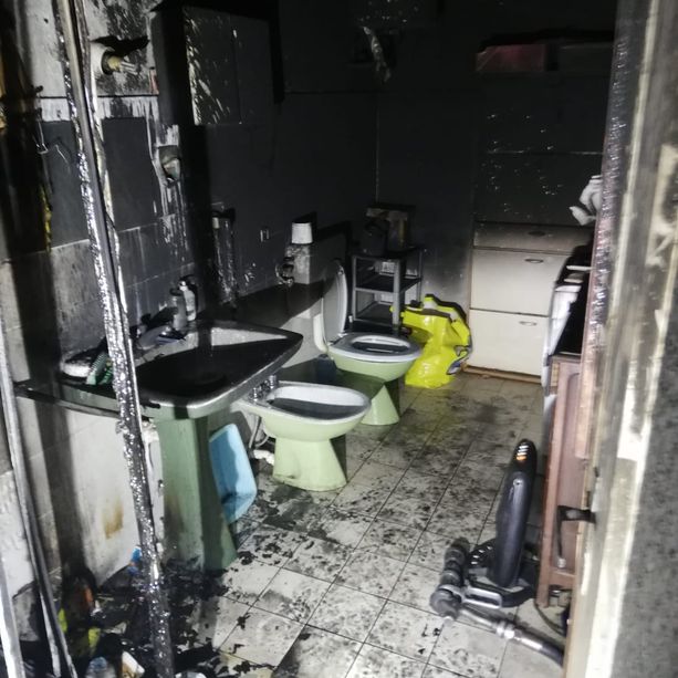 Un bagno va in fumo a Bibiana: il proprietario in ospedale per i controlli [FOTO]