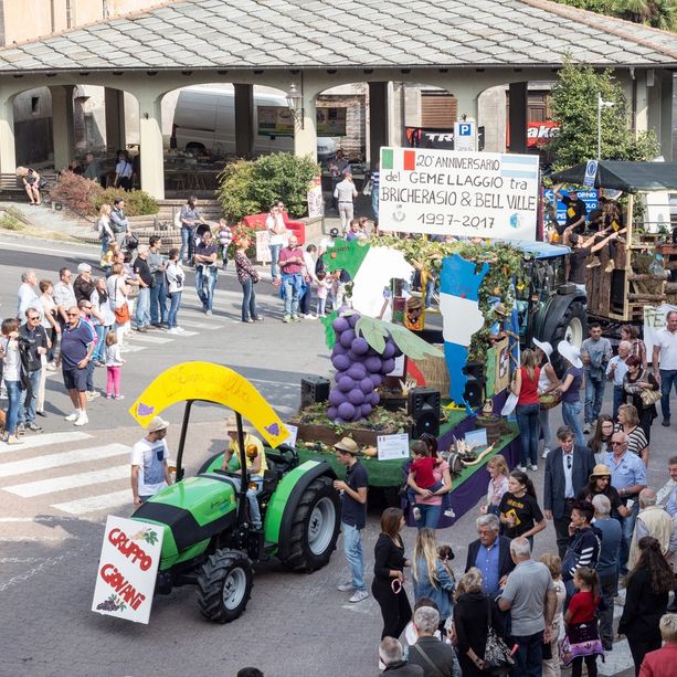 I carri allegorici tornano ad animare la Sagra dell’Uva di Bricherasio