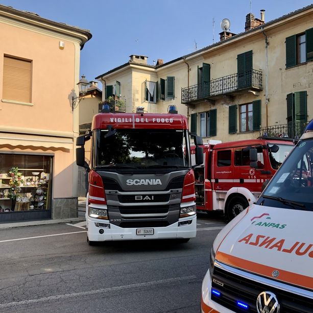 Bricherasio: un’auto prende fuoco in una zona centrale
