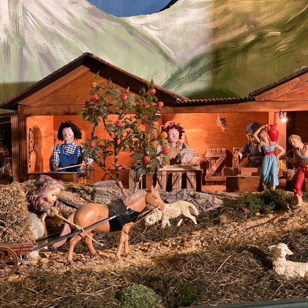 In attesa della ‘Grande festa’ per i bambini il presepe torna in municipio