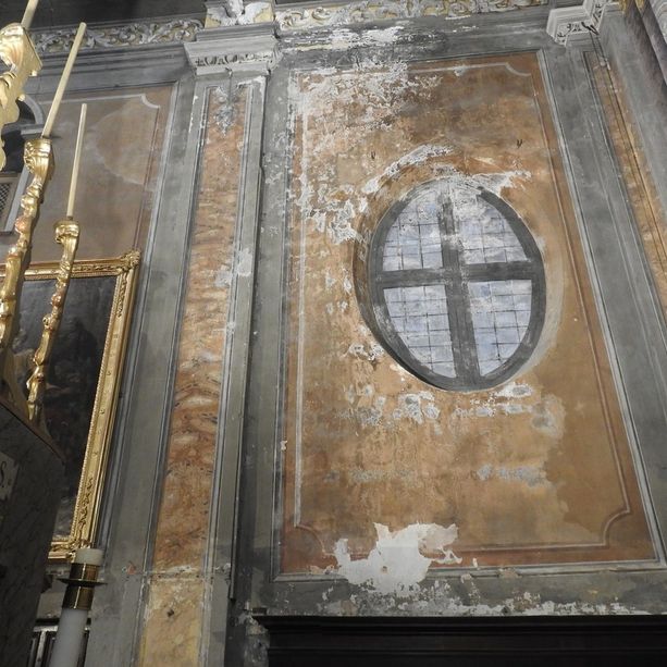 A Buriasco fiori in piazza per contribuire a restaurare il presbiterio
