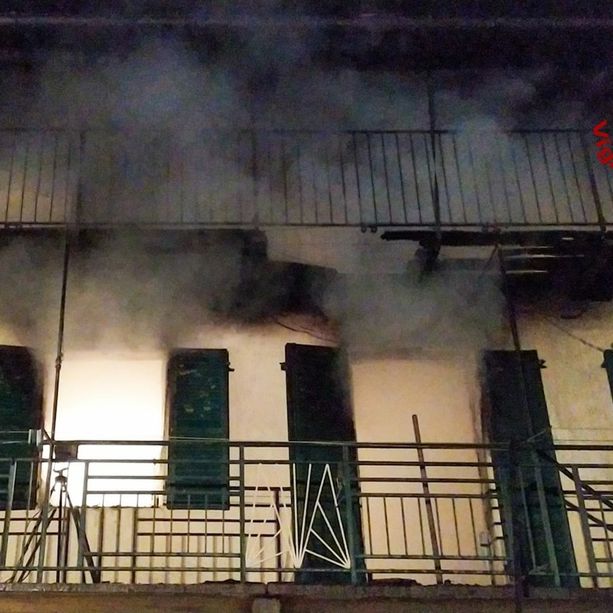 Incendio nella notte in una casa a Campiglione Fenile [FOTO]