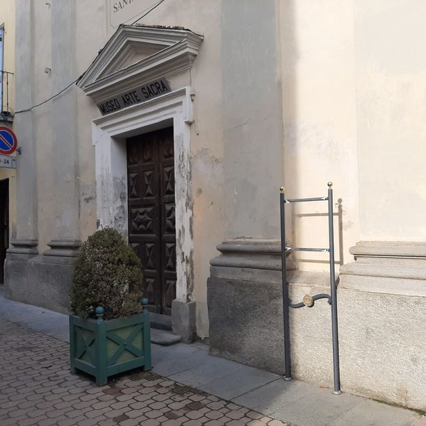 Vandali prendono di mira i cartelli che raccontano la storia di Cavour