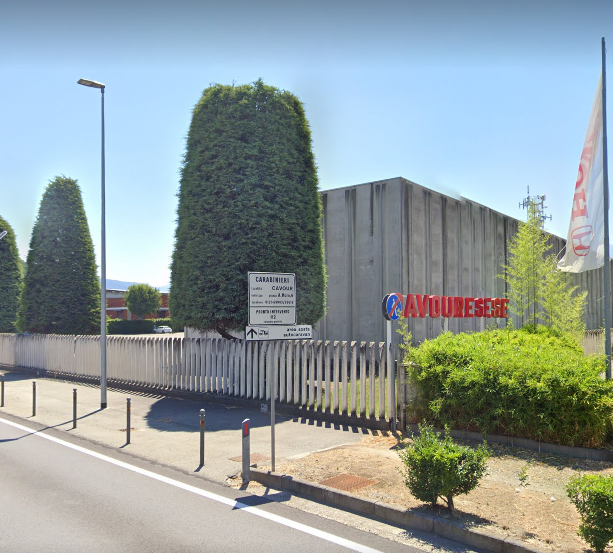 Rubano i soldi delle macchinette e il furgone dei meccanici: furto alla Cavourese