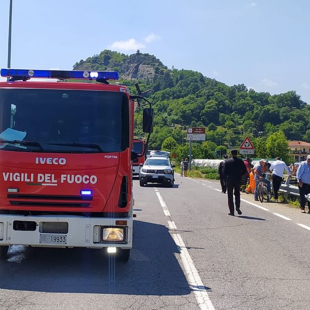 Auto finisce nel rio Marrone, ma i due occupanti ne escono incolumi