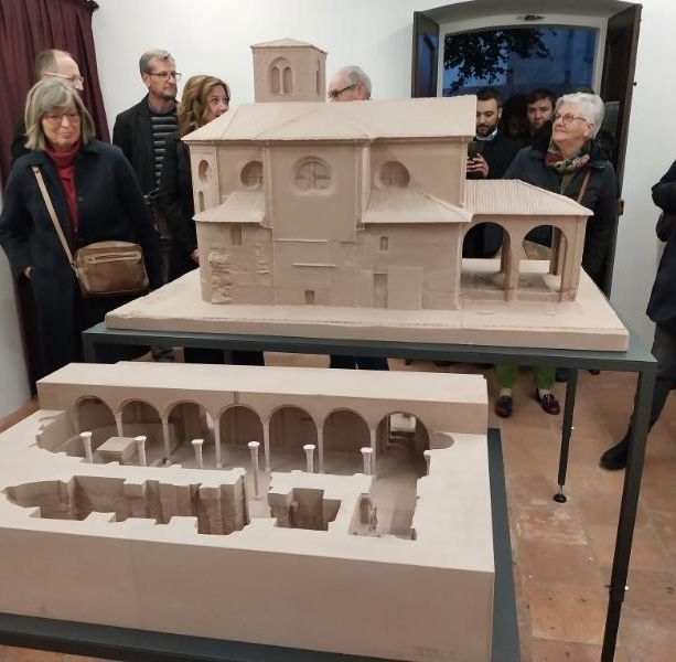 L’Abbazia di Cavour si può scoprire con modellini e cartelli espositivi tattili