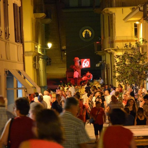 A Cavour è tempo di San Lorenzo con ‘La notte in rosso’