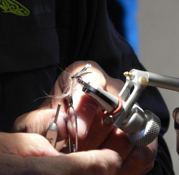 Gare per imitare gli insetti, dimostrazioni di lancio dell’amo: domenica appuntamento per pescatori a Luserna San Giovanni