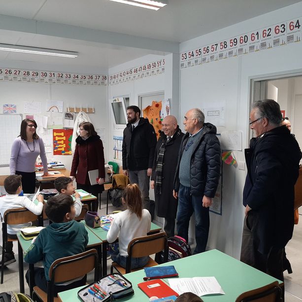 Cumiana inaugura il villaggio scolastico: «È una soluzione provvisoria che durerà qualche anno» (FOTO)