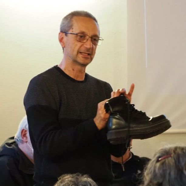 Riconobbero il suo corpo solo dalle scarpe: in un romanzo la storia della famiglia del partigiano Angiolino