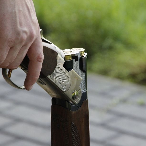 Cacciava in una zona di ripopolamento del Pinerolese