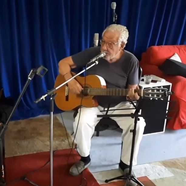 La musica di Giorgio Conte aiuta il sorriso dei pazienti del dentista sociale