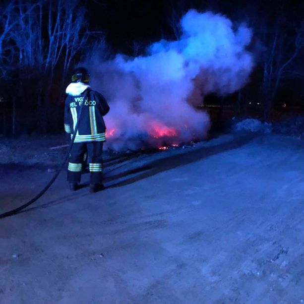 Rogo in via Villafranca a Vigone vicino a un capannone abbandonato (FOTO)