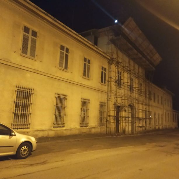 Tentano di dare fuoco all'ex Manifattura, ma vengono sorpresi da un sopralluogo