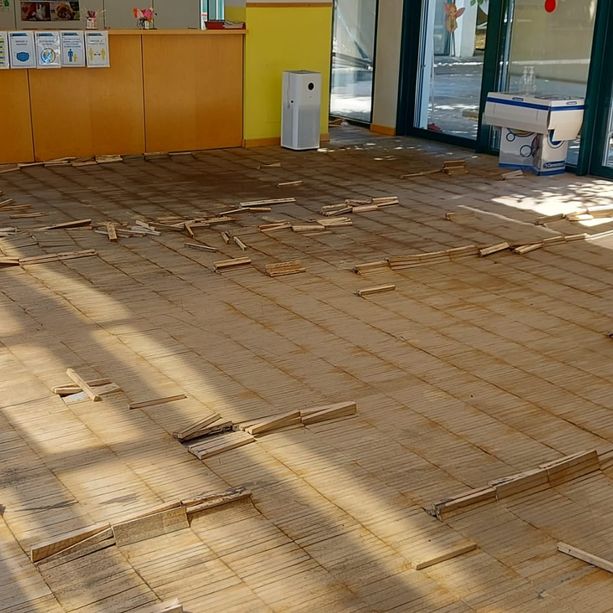 La pioggia fa saltare il pavimento dell'asilo di Villar Perosa