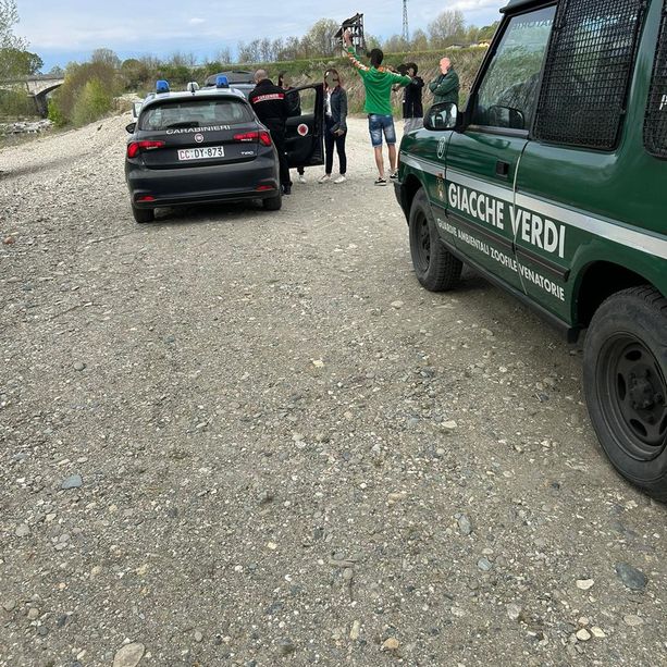 Auto lungo al Pellice a Vigone: intervento di Giacche Verdi e carabinieri