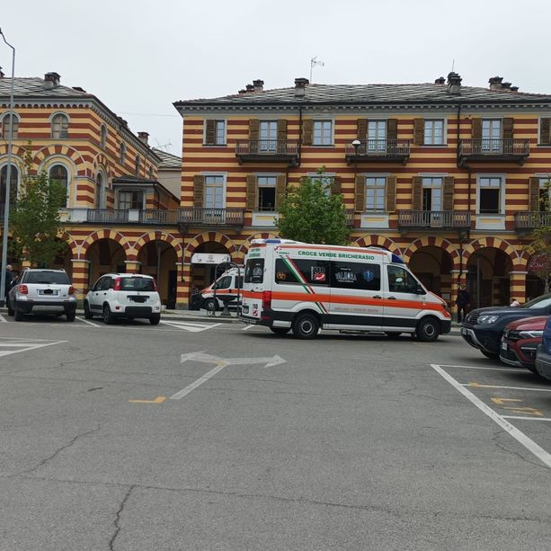 Muore per un malore improvviso davanti ad un bar di Luserna San Giovanni