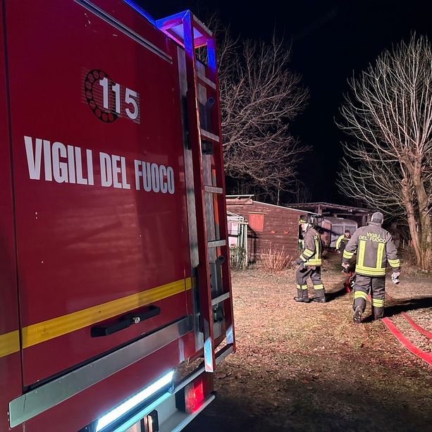 A fuoco un bungalow, vigili del fuoco a Villar Pellice