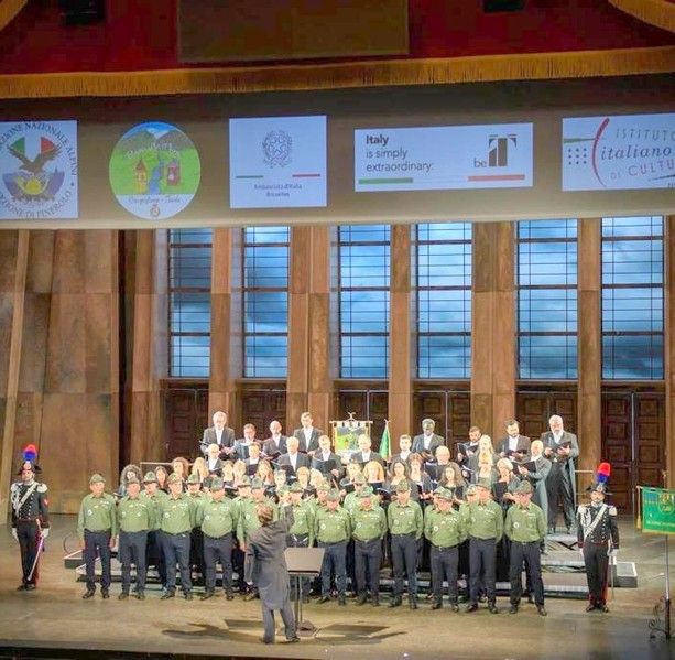 Standing ovation per il Coro d’le Piase Ana di Campiglione Fenile che emoziona l’Opera e la regina Paola di Liegi