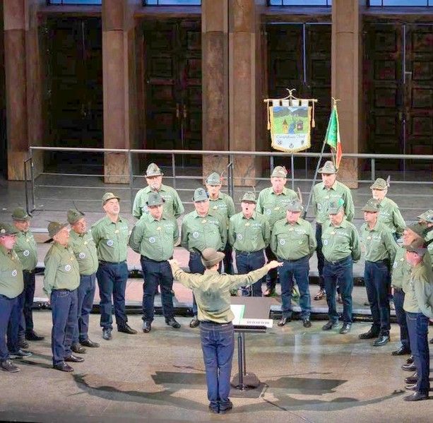 Le voci del Coro d’le Piase Ana per festeggiare gli 80 anni dei Patti di Saretto