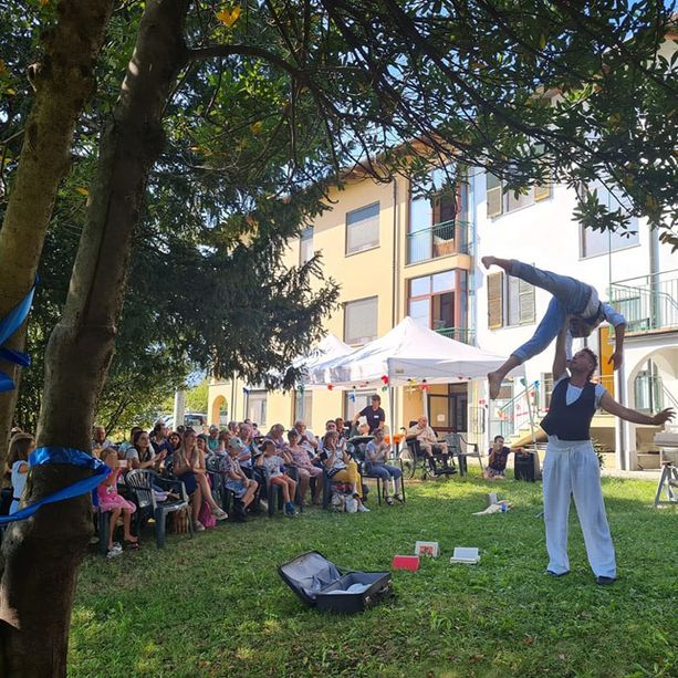 Fisarmonica, bolle di sapone e magia per la festa dell’Uliveto