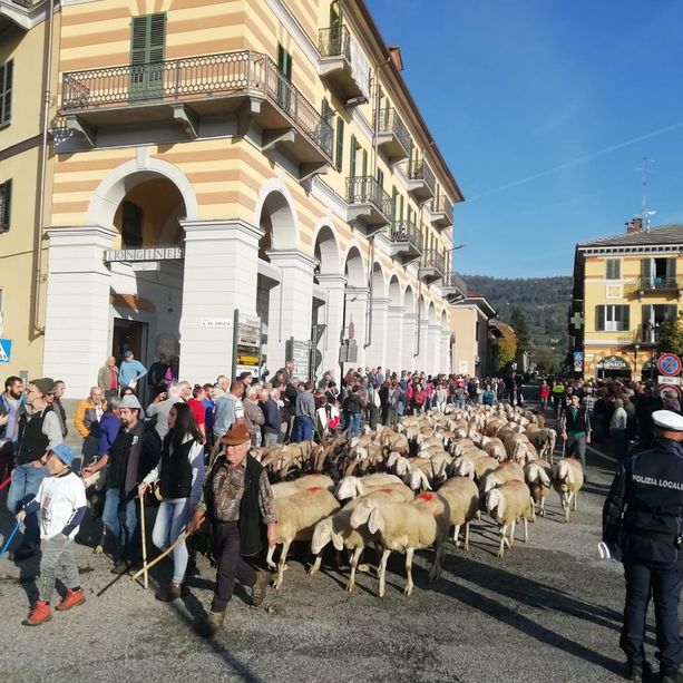 Luserna San Giovanni si prepara ad accogliere migliaia di visitatori per la Fiera dei Santi