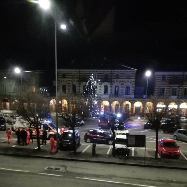 Dà in escandescenza in piazza Partigiani a Luserna San Giovanni, intervengono i carabinieri