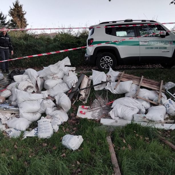 A Luserna San Giovanni sequestrato prato riempito di macerie