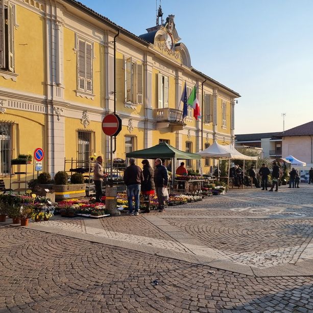 Piante, cibi e auto d’epoca in mostra nel centro di Pancalieri