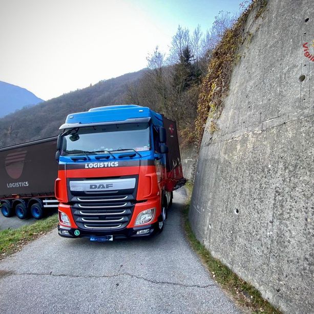 Si incastra con il tir sulla strada per Villasecca a Perrero [FOTO]