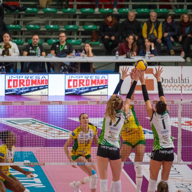 Volley A1/F: la Wash4green Pinerolo, bella a metà, batte Vallefoglia