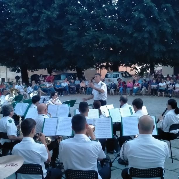 La banda torna in piazza, partendo da Abbadia Alpina
