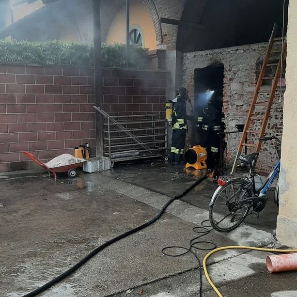 Fiamme in un locale caldaia in via Saluzzo a Pinerolo