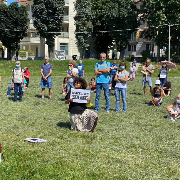 Polemica social sulla manifestazione antirazzista di Pinerolo: «Discutiamone»