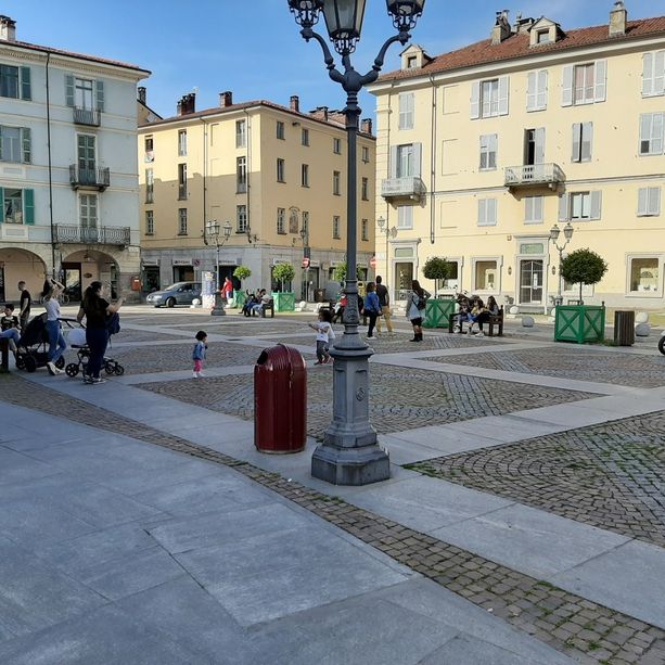 A Pinerolo riaprono i negozi: «Sembra un lunedì normale» (FOTO)