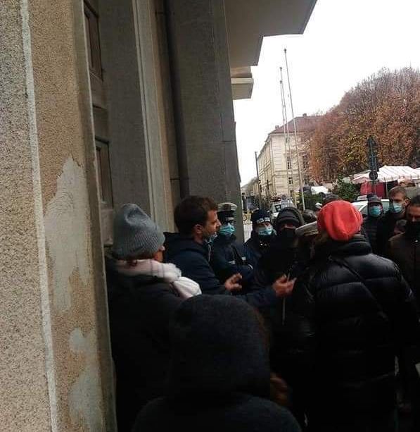 La riorganizzazione dei banchi degli ambulanti del mercoledì fa scattare la protesta a Pinerolo