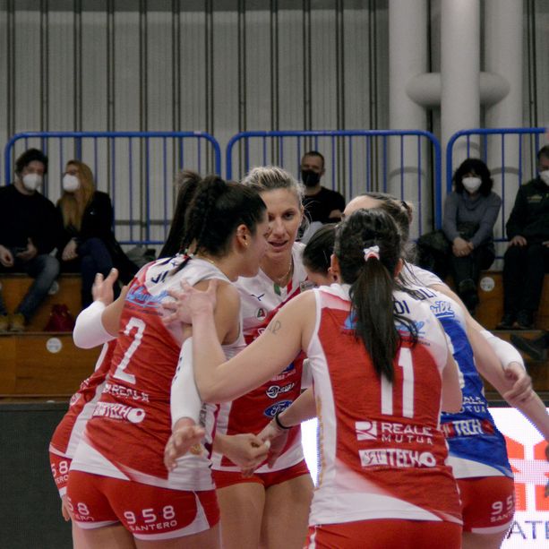 Volley A2/F: Pinerolo si prepara alla sfida nella tana delle ‘leonesse’