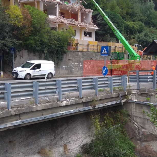 In fase di demolizione la casa di Porte che si allagava sempre
