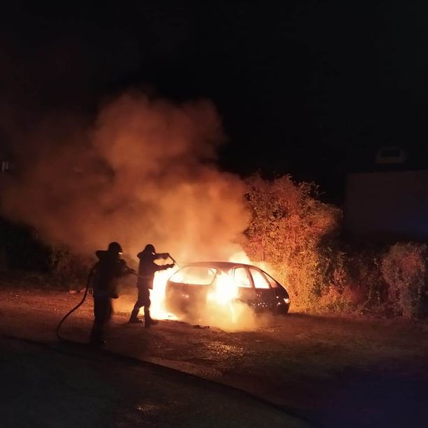 Auto in fiamme al Malan a San Germano Chisone