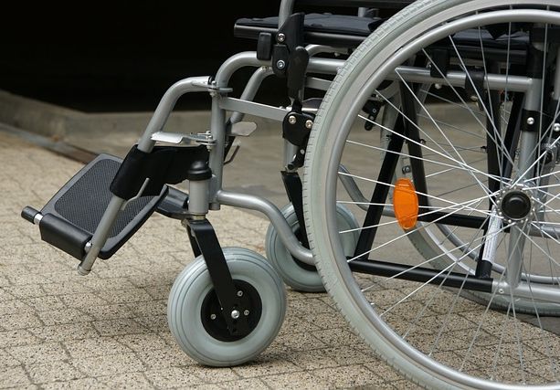 Pinerolo: carrozzina rubata a una disabile, ritrovata in corso Turati