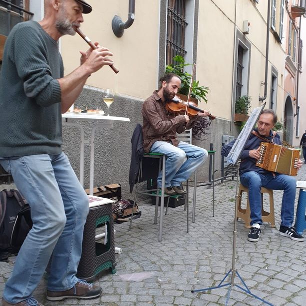 Strade e piazze folk a Torre Pellice nel fine settimana