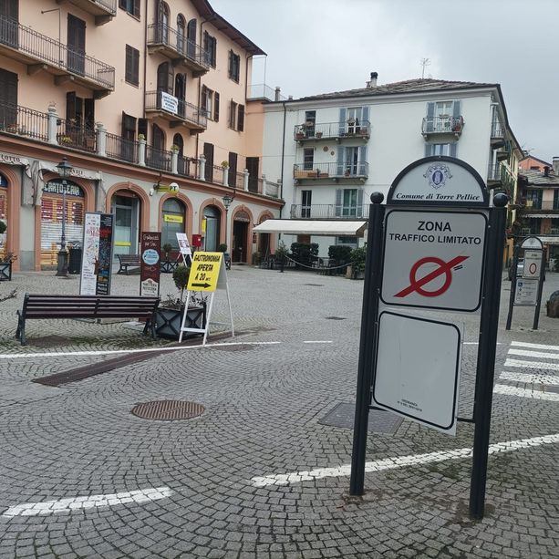 Atti vandalici nella notte in centro Torre Pellice
