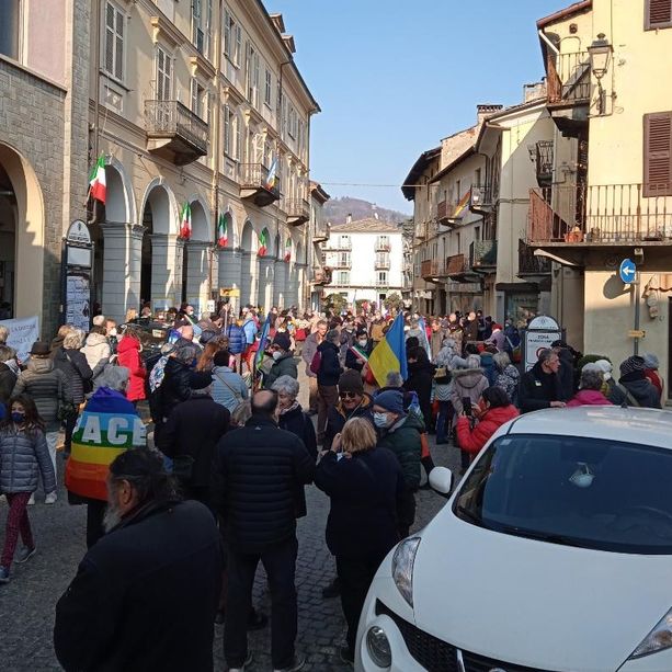 Associazioni e Chiese manifestano a Torre Pellice per la pace