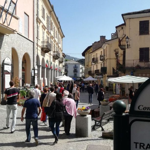 Hobbisti e artigiani s’impadroniscono per due giorni del centro di Torre Pellice