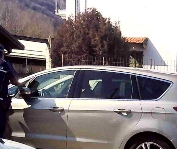 Guida senza patente in centro paese: fermato dalla Polizia locale un quarantunenne torrese