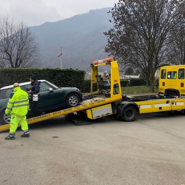 Risultava intestatario di 37 auto: pinerolese scoperto dai controlli a Torre Pellice